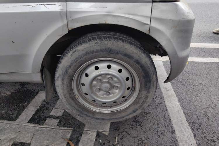 Used Wuling Rongguang 2011 1.5L Base Version Right Front Wheel Hub