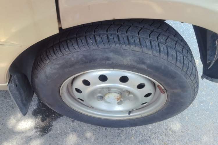 Used Wuling Rongguang 2011 1.2L Base Version Right Front Wheel Hub