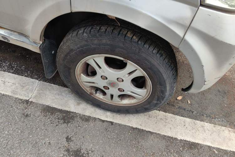 Used Wuling Rongguang 2011 1.2L Standard Version Right Front Wheel Hub