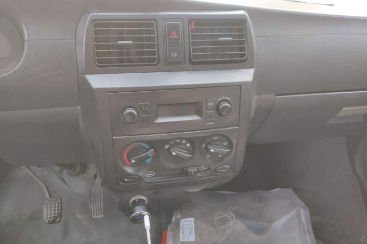 Used Wuling Rongguang 2011 1.2L Base Version Audio And AC Panel