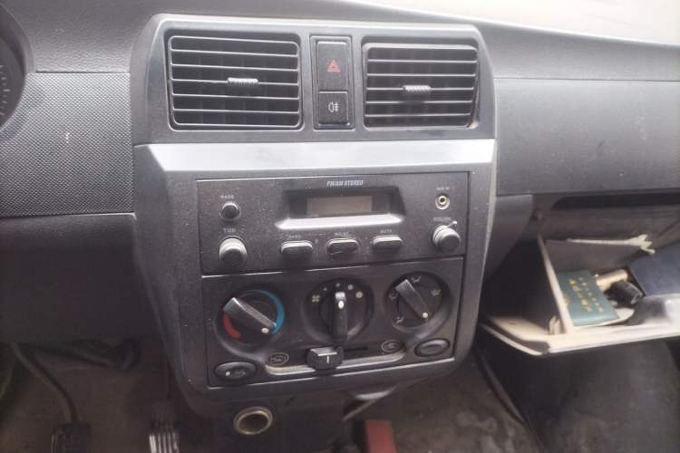 Used Wuling Rongguang 2011 1.2L Comfort Model Audio And AC Panel