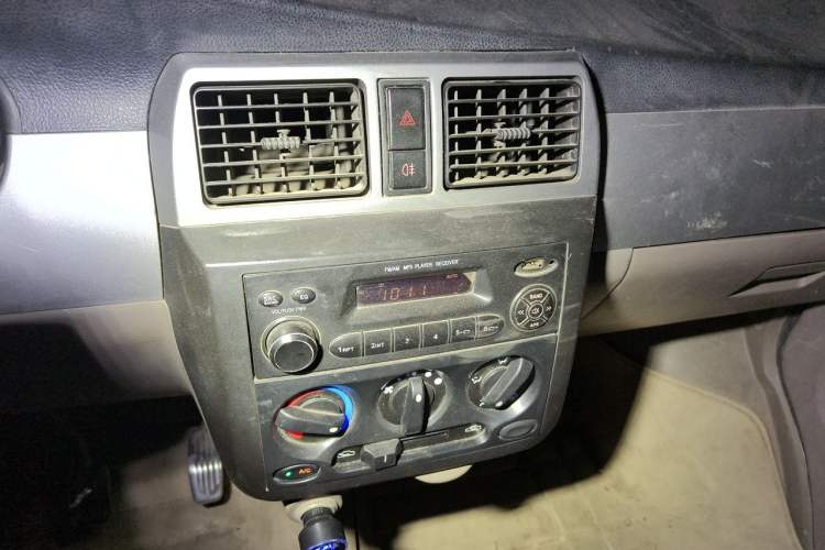 Used Wuling Rongguang 2011 1.2L Base Version Audio And AC Panel