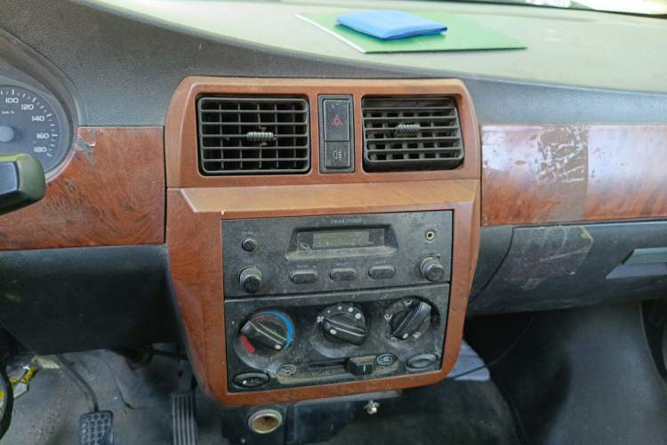 Used Wuling Rongguang 2011 1.5L Base Version Audio And AC Panel