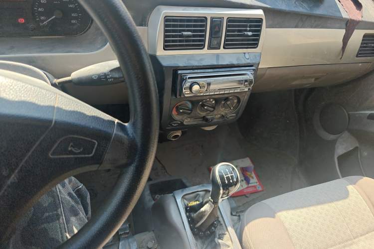 Used Wuling Rongguang 2011 1.2L Standard Version Audio And AC Panel