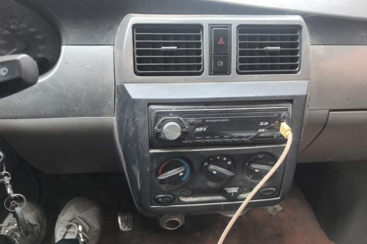 Used Wuling Rongguang 2011 1.2L Comfort Model Audio And AC Panel