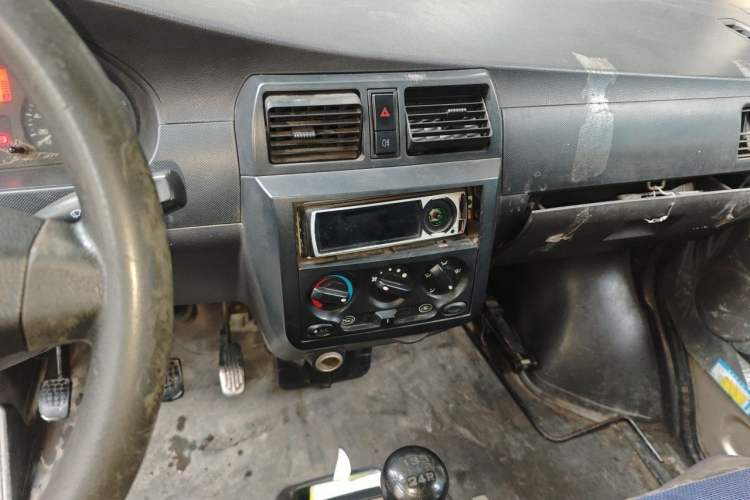 Used Wuling Rongguang 2011 1.2L Base Version Audio And AC Panel