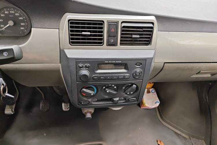 Used Wuling Rongguang 2011 1.2L Comfort Model Audio And AC Panel