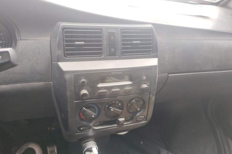 Used Wuling Rongguang 2011 1.2L Standard Version Audio And AC Panel