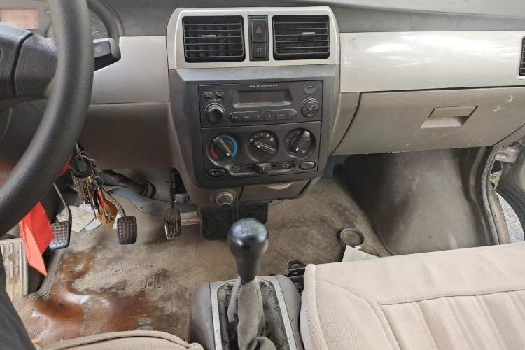 Used Wuling Rongguang 2011 1.2L Standard Version Audio And AC Panel