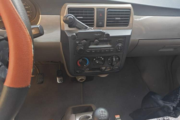 Used Wuling Rongguang 2011 1.2L Standard Version Audio And AC Panel