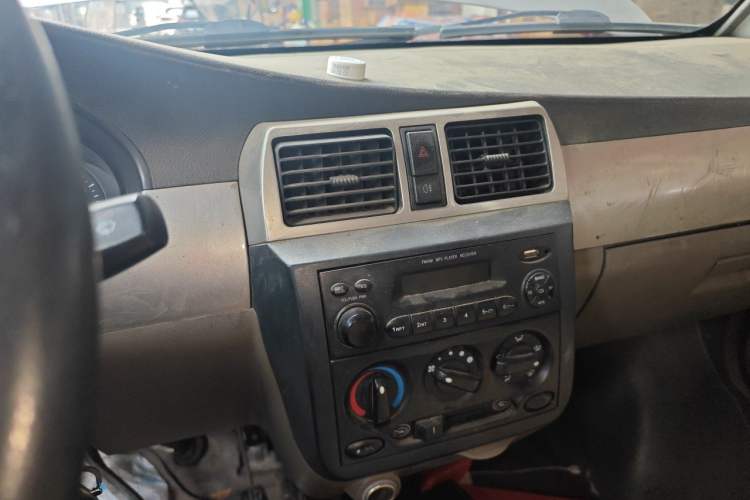 Used Wuling Rongguang 2011 1.2L Standard Version Audio And AC Panel