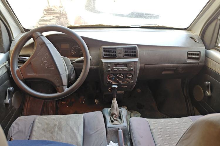 Used Wuling Rongguang 2011 1.2L Base Version Center Console
