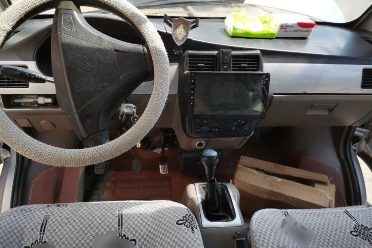 Used Wuling Rongguang 2011 1.2L Standard Version Center Console