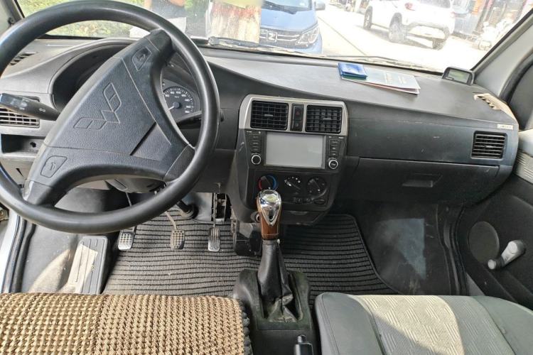 Used Wuling Rongguang 2011 1.2L Base Version Center Console