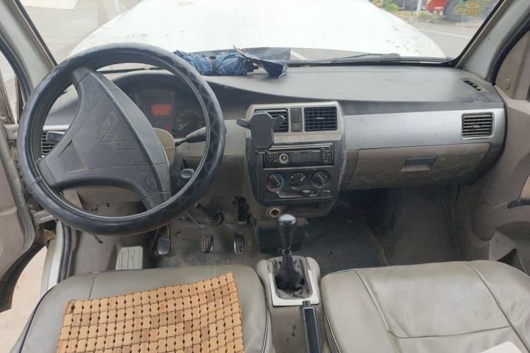 Used Wuling Rongguang 2011 1.2L Standard Version Center Console