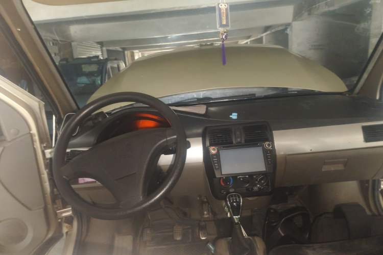 Used Wuling Rongguang 2011 1.2L Standard Version Center Console