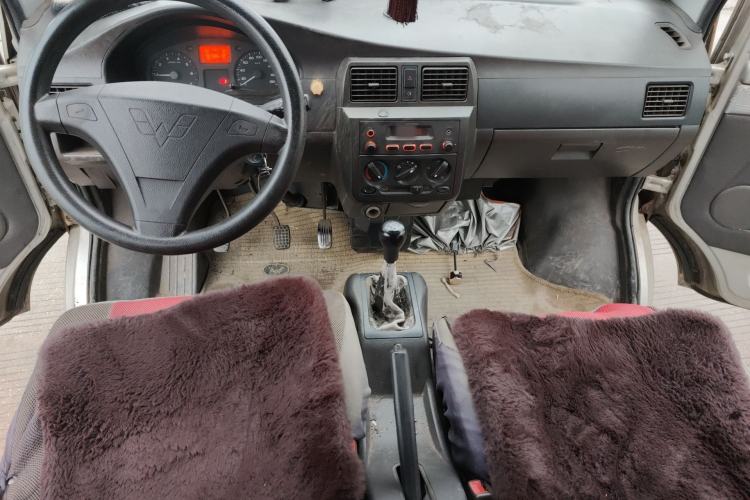 Used Wuling Rongguang 2011 1.2L Base Version Center Console