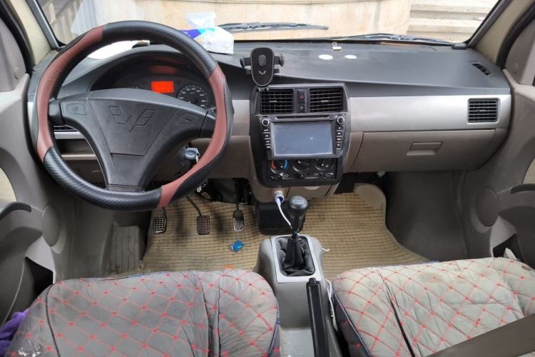 Used Wuling Rongguang 2011 1.2L Standard Version Center Console