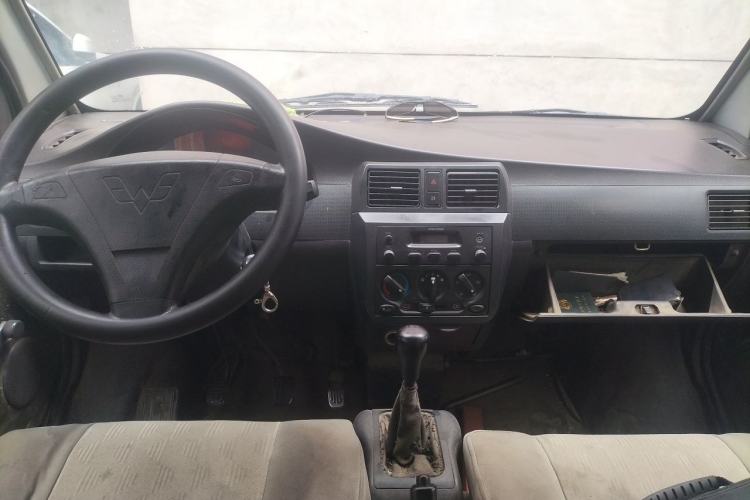 Used Wuling Rongguang 2011 1.2L Comfort Model Center Console