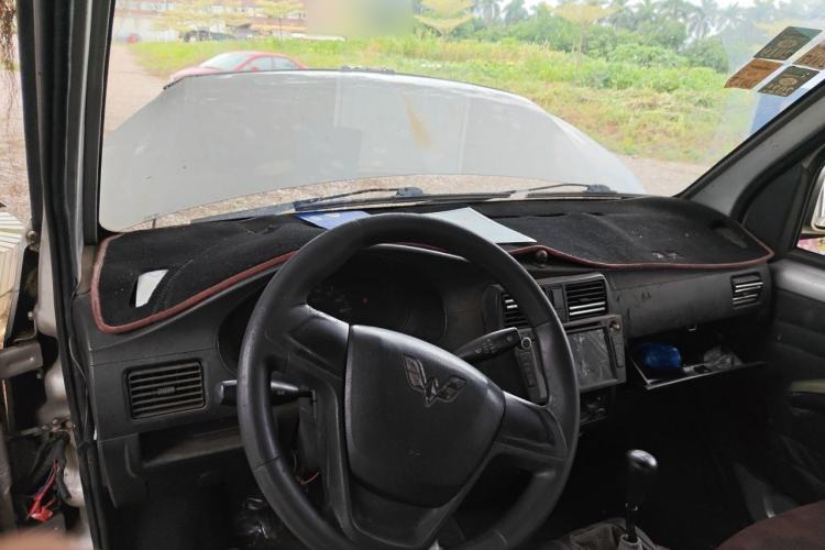 Used Wuling Rongguang 2011 1.2L Standard Version Center Console