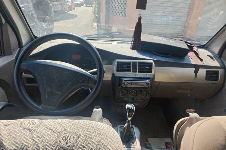 Used Wuling Rongguang 2011 1.2L Standard Version Center Console