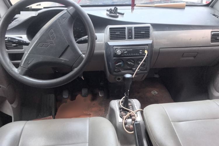 Used Wuling Rongguang 2011 1.2L Comfort Model Center Console