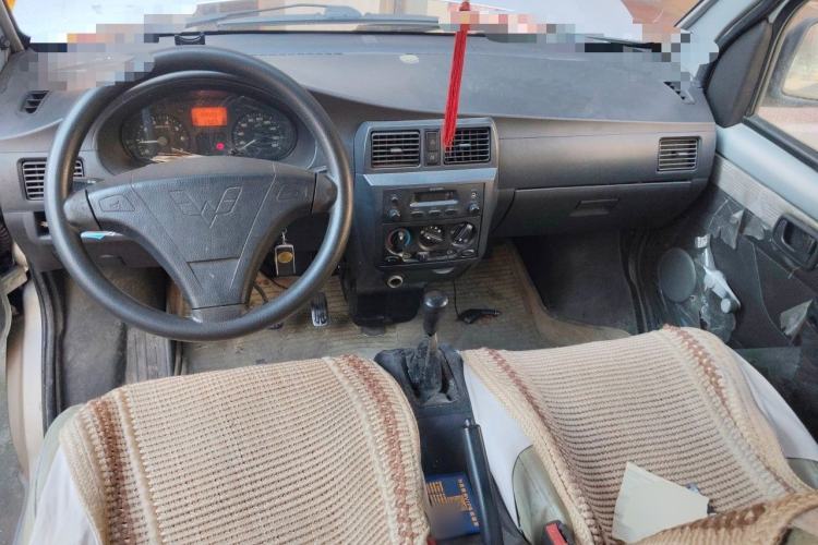 Used Wuling Rongguang 2011 1.2L Base Version Center Console