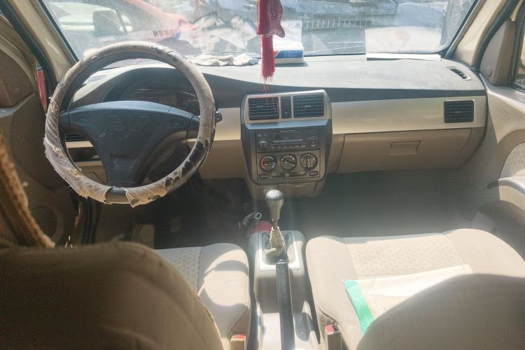 Used Wuling Rongguang 2011 1.2L Base Version Center Console