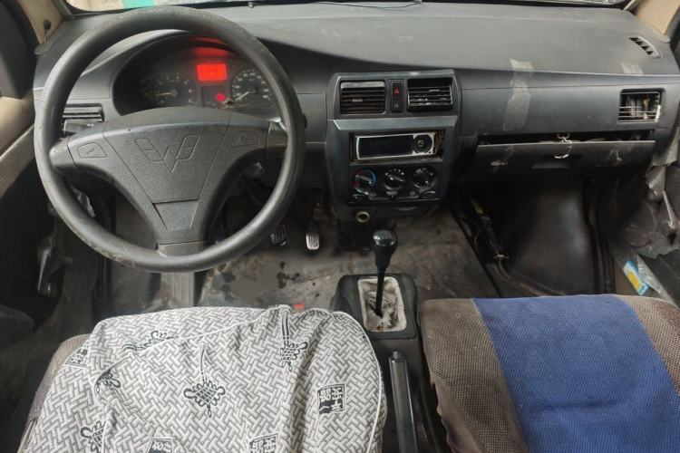 Used Wuling Rongguang 2011 1.2L Base Version Center Console