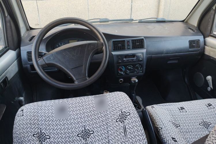 Used Wuling Rongguang 2011 1.5L Base Version Center Console