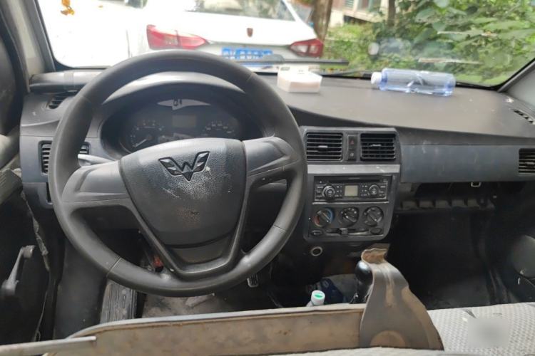 Used Wuling Rongguang 2011 1.2L Base Version Center Console