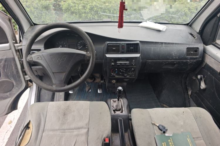 Used Wuling Rongguang 2011 1.2L Base Version Center Console