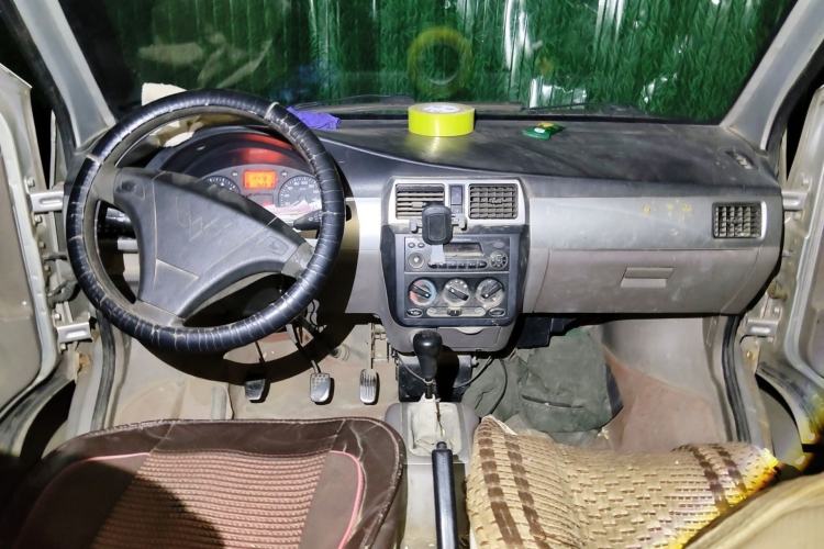 Used Wuling Rongguang 2011 1.2L Standard Version Center Console
