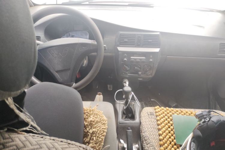 Used Wuling Rongguang 2011 1.2L Standard Version Center Console