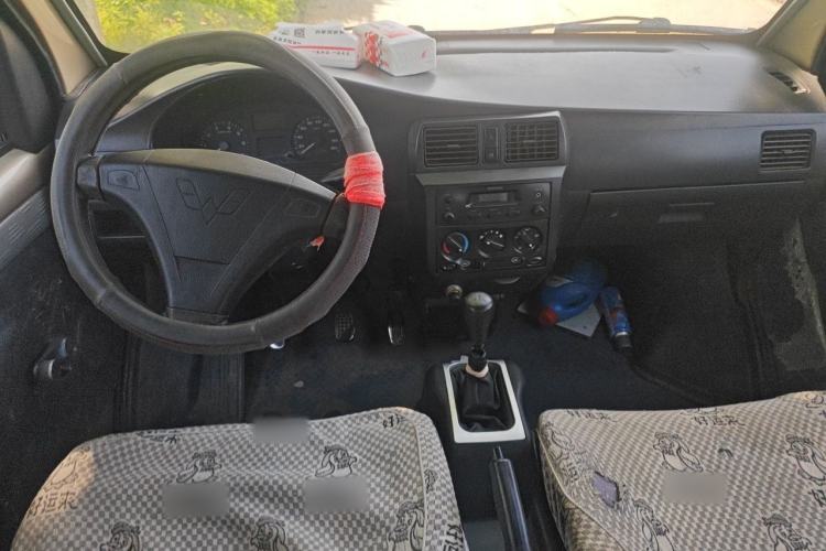 Used Wuling Rongguang 2011 1.2L Standard Version Center Console