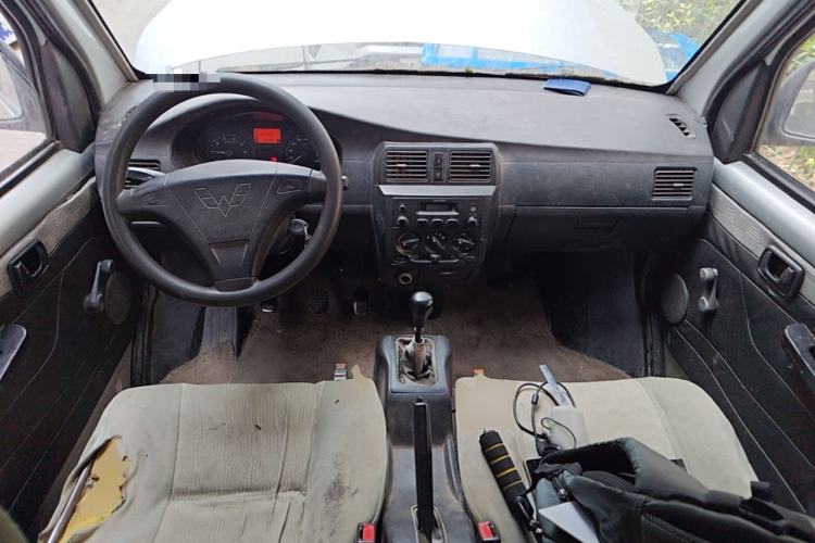 Used Wuling Rongguang 2011 1.2L Base Version Center Console
