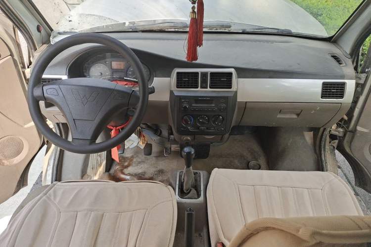 Used Wuling Rongguang 2011 1.2L Standard Version Center Console