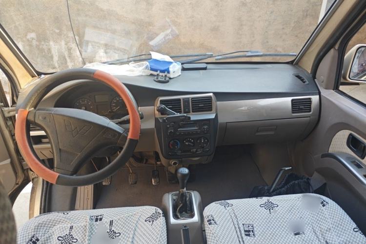 Used Wuling Rongguang 2011 1.2L Standard Version Center Console