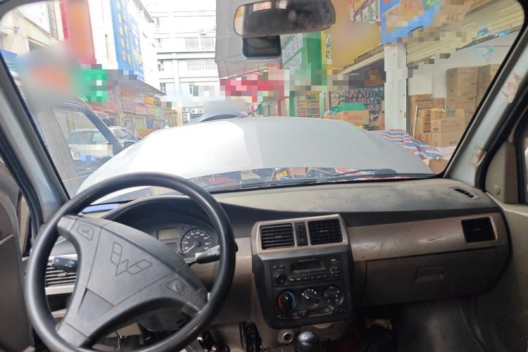 Used Wuling Rongguang 2011 1.2L Standard Version Center Console