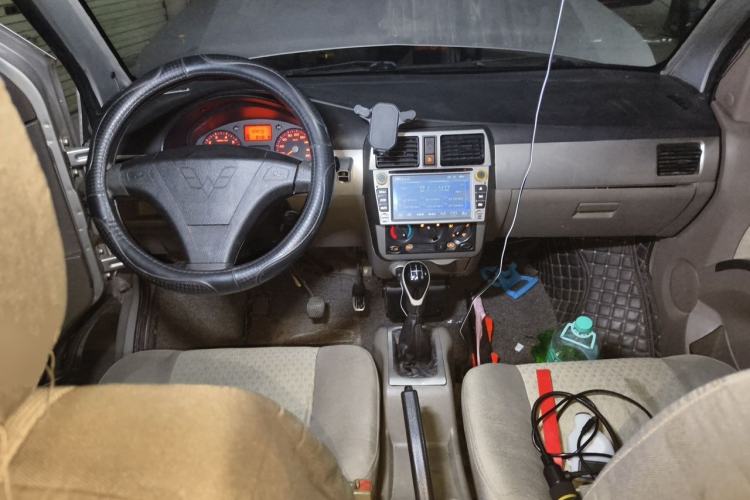 Used Wuling Rongguang 2011 1.2L Standard Version Center Console