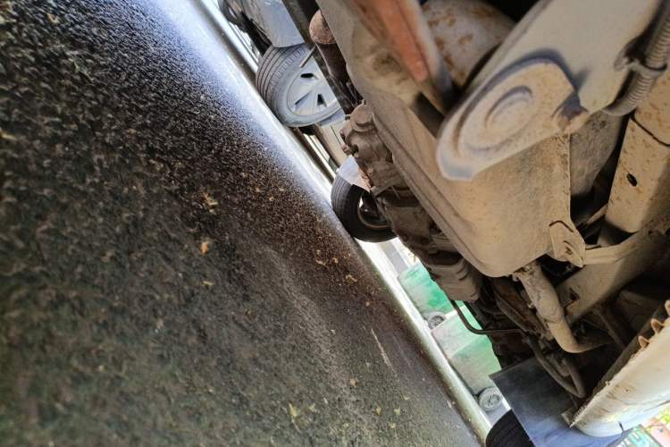 Used Wuling Rongguang 2011 1.5L Base Version Chassis Rear Right