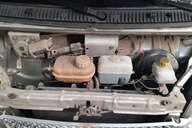 Used Wuling Rongguang 2011 1.2L Base Version Engine Bay