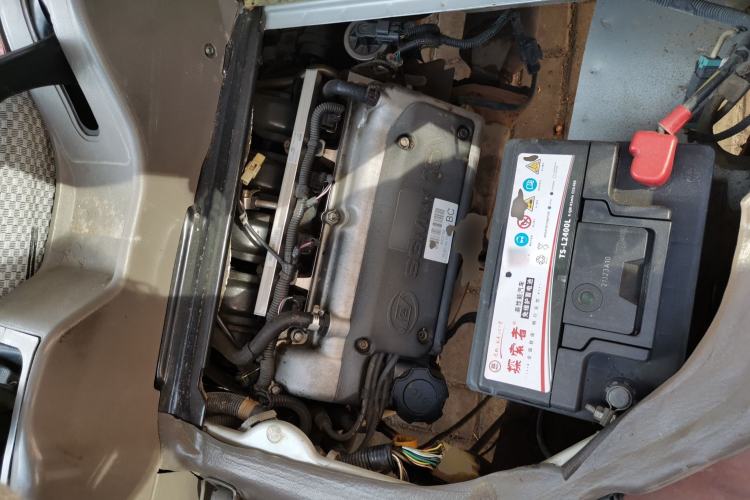 Used Wuling Rongguang 2011 1.2L Standard Version Engine Bay