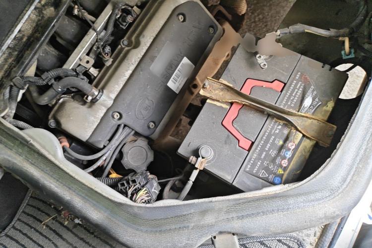 Used Wuling Rongguang 2011 1.2L Base Version Engine Bay