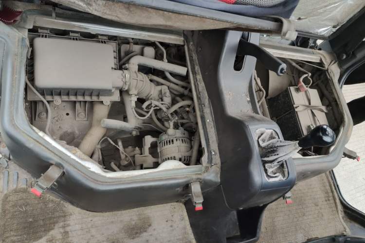 Used Wuling Rongguang 2011 1.2L Base Version Engine Bay