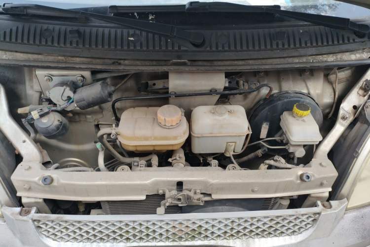 Used Wuling Rongguang 2011 1.2L Base Version Engine Bay