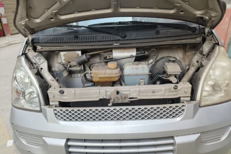 Used Wuling Rongguang 2011 1.2L Base Version Engine Bay