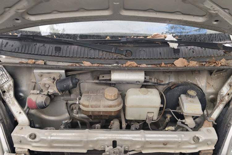 Used Wuling Rongguang 2011 1.2L Base Version Engine Bay