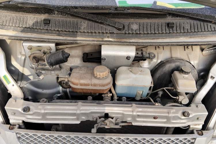 Used Wuling Rongguang 2011 1.2L Base Version Engine Bay
