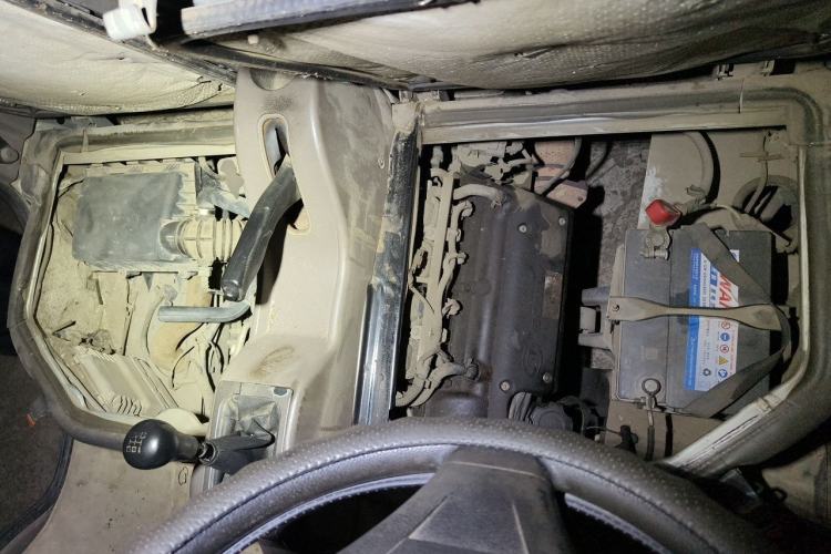 Used Wuling Rongguang 2011 1.2L Base Version Engine Bay